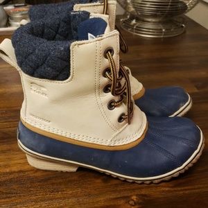 Sorel shortie snow boots